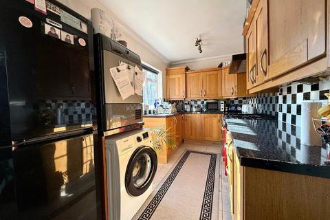 3 bedroom semi-detached house for sale, St Augustine Avenue, Saints, Luton, Bedfordshire, LU3 1QD