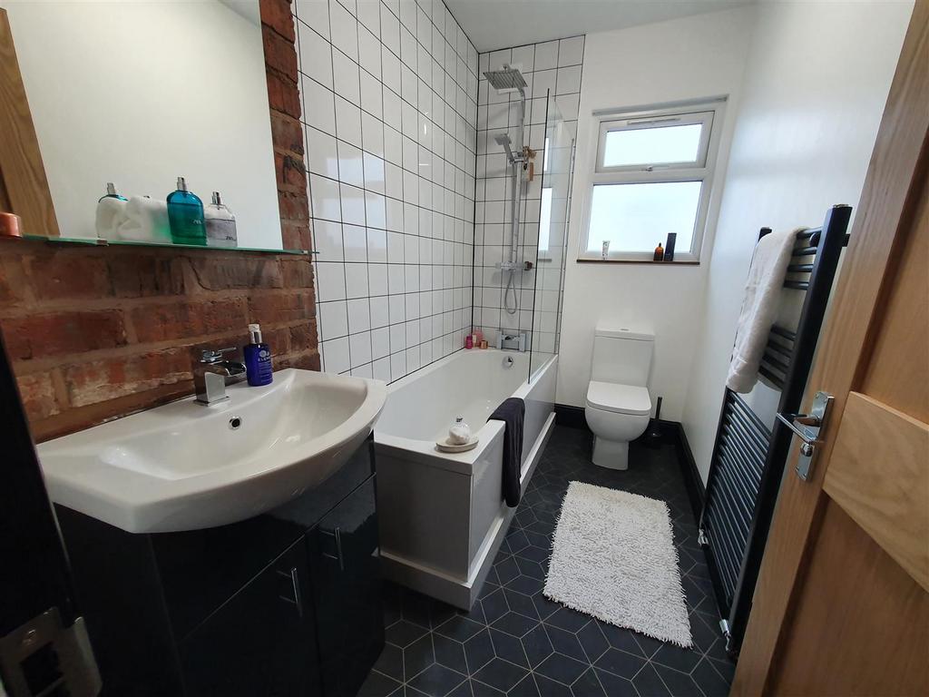 Bathroom1.jpg