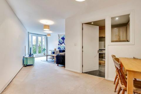 2 bedroom flat for sale, Streatham High Road, London SW16