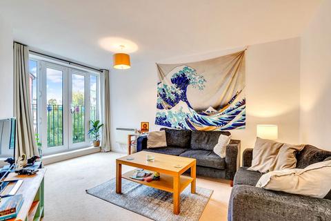 2 bedroom flat for sale, Streatham High Road, London SW16