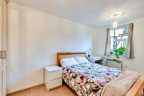 2 bedroom flat for sale, Streatham High Road, London SW16