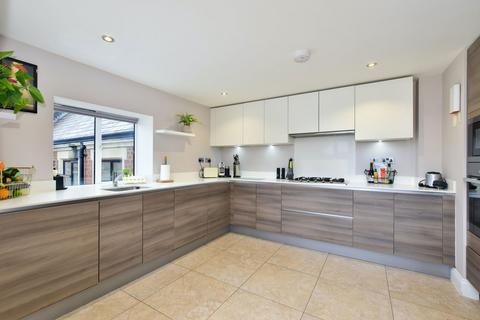 3 bedroom apartment for sale, Marlborough Drive, Bushey WD23