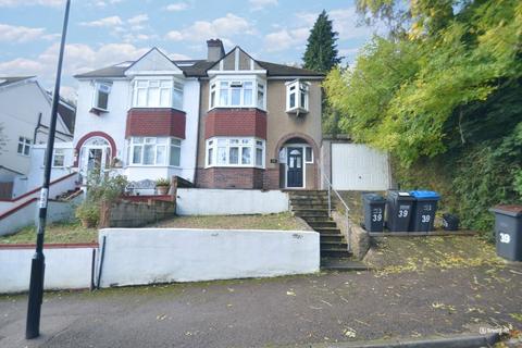 3 bedroom semi-detached house to rent, Burwood Avenue, Kenley, CR8