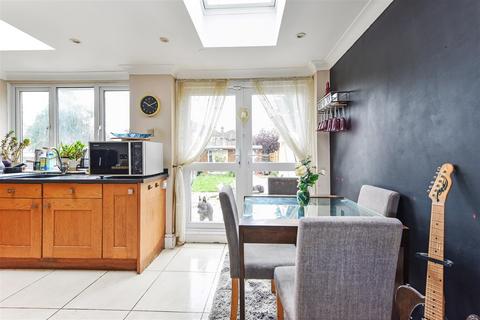 4 bedroom semi-detached house for sale, Beech Road, Fareham