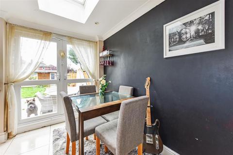 4 bedroom semi-detached house for sale, Beech Road, Fareham