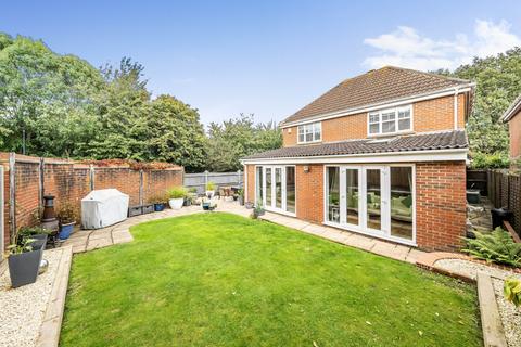 5 bedroom detached house for sale, Cagney Close, Wainscott, Rochester