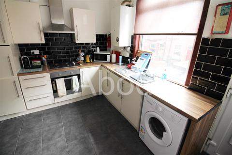 4 bedroom house to rent, Harold Grove, Hyde Park, Leeds