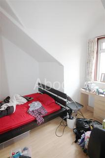 4 bedroom house to rent, Harold Grove, Hyde Park, Leeds