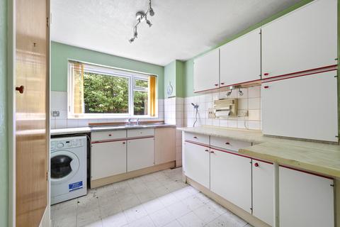 2 bedroom apartment for sale, Warwick Gardens, Surrey KT7