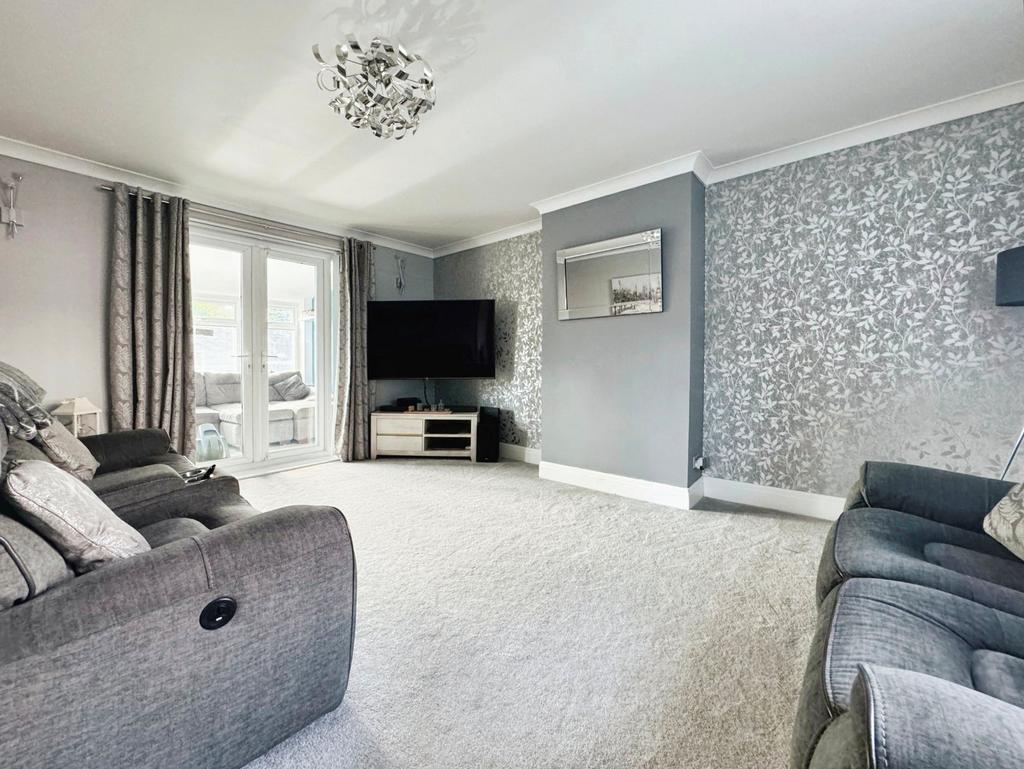 Ivanhoe Avenue, Sheffield S26 3 bed semidetached house for sale £170,000