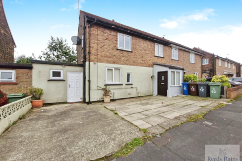 3 bedroom semi-detached house to rent, Patterdale Road, Wigan WN4