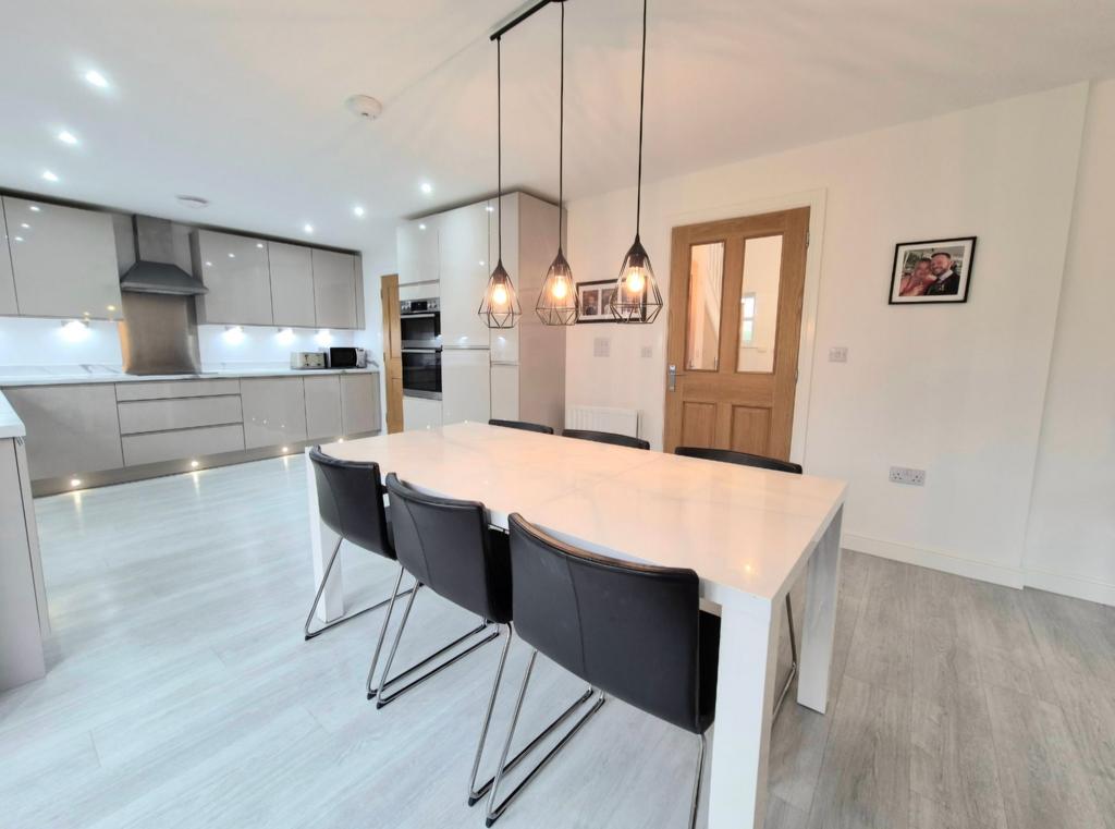Kitchen diner