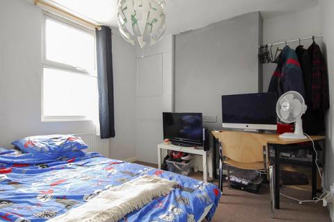 3 bedroom house to rent, Providence Street, Plymouth PL4