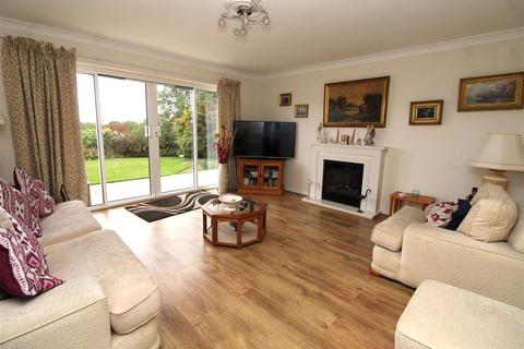 3 bedroom detached bungalow for sale, Springfield Close, Potters Bar EN6