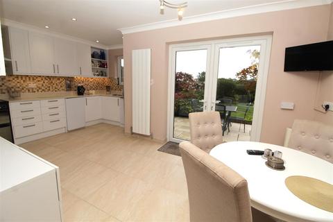 3 bedroom detached bungalow for sale, Springfield Close, Potters Bar EN6