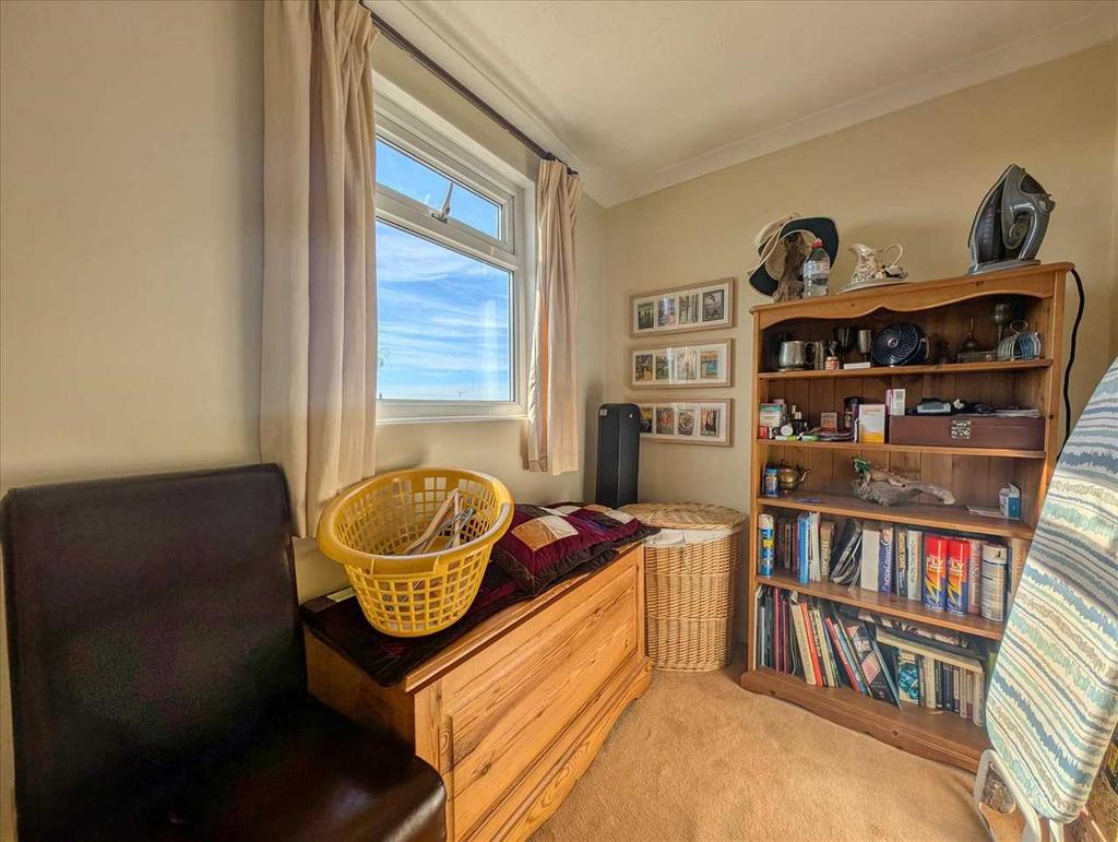 Dress Room / Box