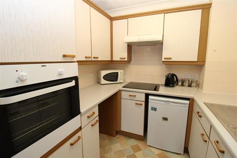 1 bedroom flat for sale, Oakleigh Close, Swanley BR8