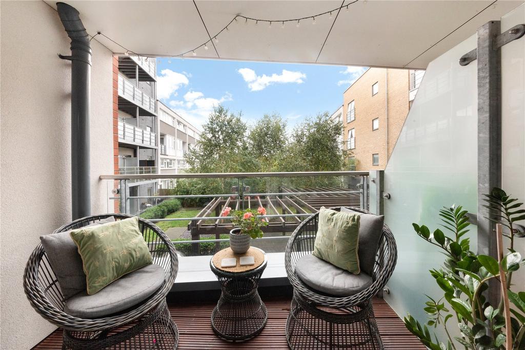 Heath Place, London, E3 2 bed apartment to rent £2,700 pcm (£623 pw)