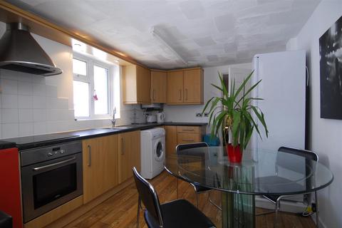 3 bedroom flat to rent, Cheltenham Place TFF, Plymouth PL4