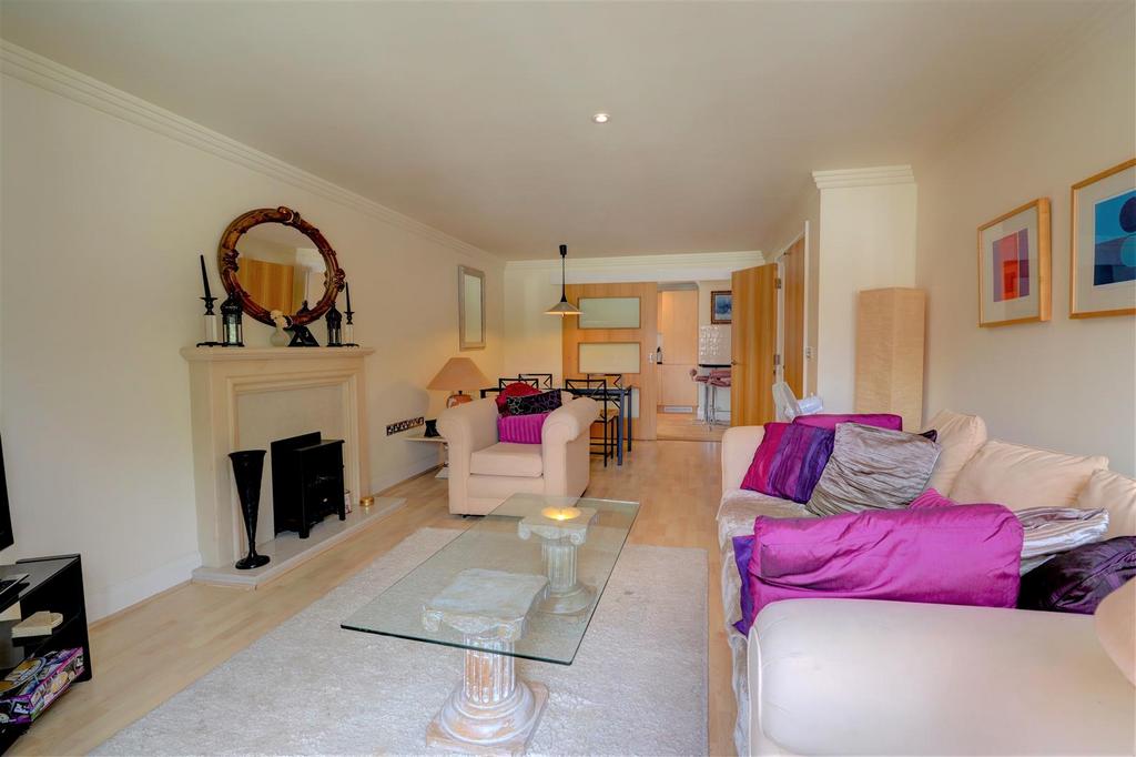 Guild Street, StratfordUponAvon 2 bed flat to rent £1,300 pcm (£300 pw)
