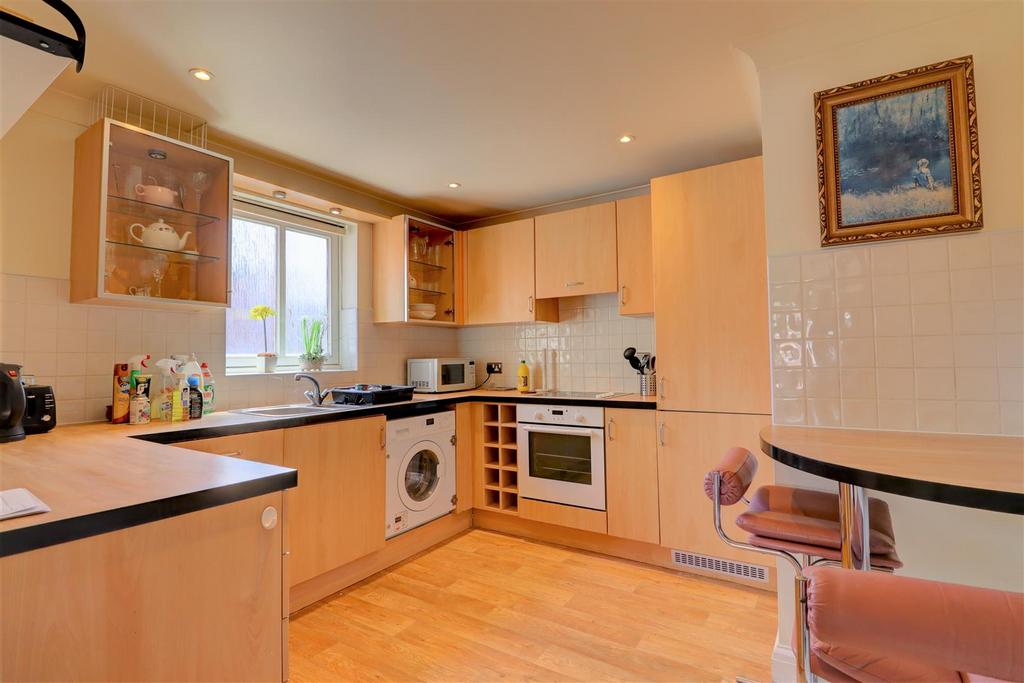 Guild Street, StratfordUponAvon 2 bed flat to rent £1,300 pcm (£300 pw)