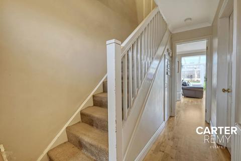 4 bedroom semi-detached house for sale, Mayne Crest, Chelmsford, CM1