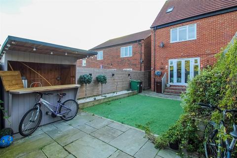 3 bedroom semi-detached house for sale, Craig Hopson Avenue, Castleford WF10