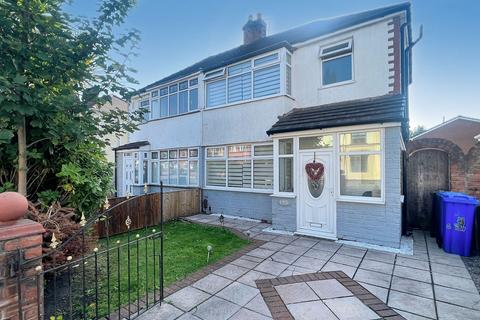 3 bedroom semi-detached house to rent, Hale Road, Widnes