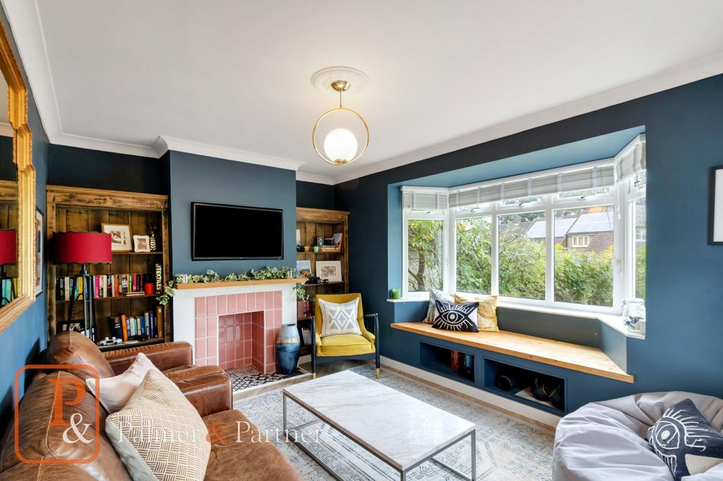 Salesbury Drive, Billericay, Essex, CM11 2 bed detached house to rent