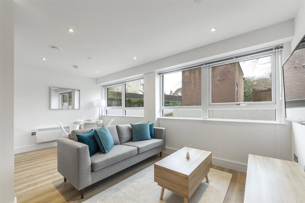 Wood Street, West Sussex RH19 1 bed apartment to rent £1,150 pcm (£