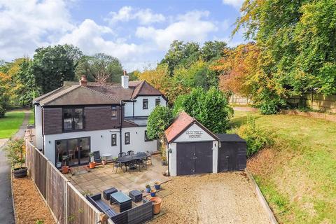 5 bedroom detached house for sale, London Road, Liphook