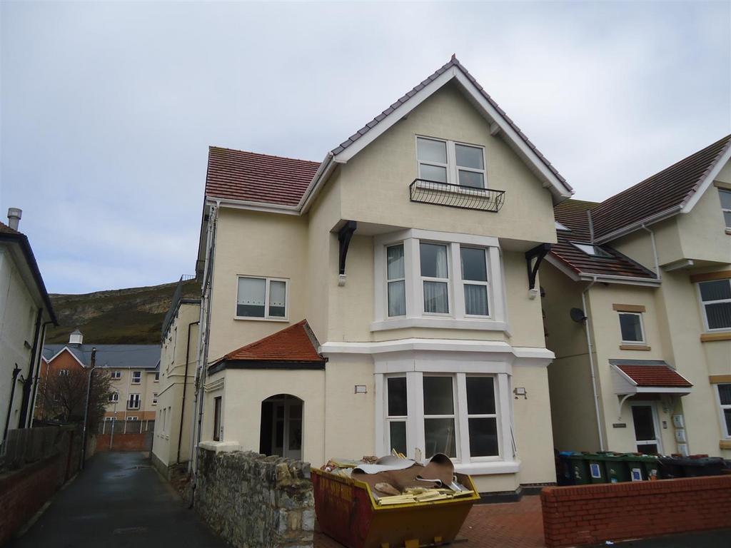 Gogarth Road, Llandudno LL30 3 bed bungalow to rent £825 pcm (£190 pw)