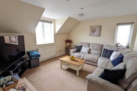 3 bedroom apartment to rent, Gogarth Road, Llandudno LL30