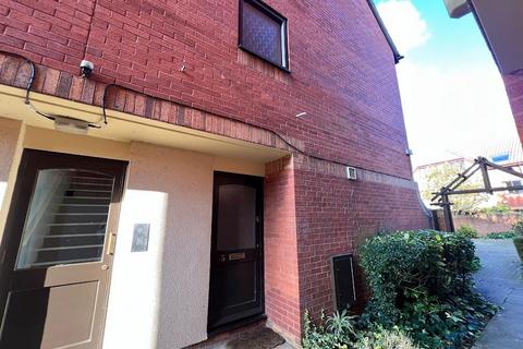 2 bedroom maisonette to rent, Westbrooke Court, Bristol BS1