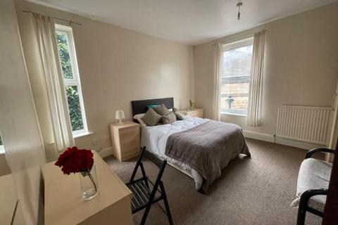 9 bedroom house share to rent, Stratford Road