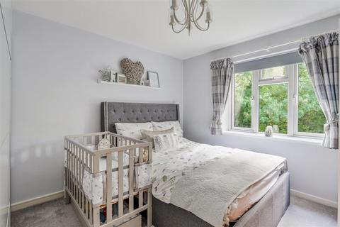 32 Pound Road, Banstead, SM7 2HT