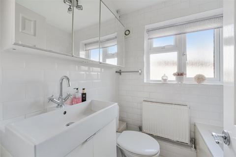 32 Pound Road, Banstead, SM7 2HT