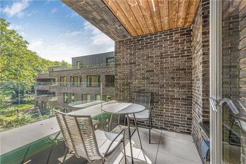 9, Blackburn House Prodigal Square, London, E8 1FW