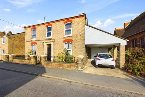 4 bedroom detached house for sale, Hamilton Road, Alford LN13