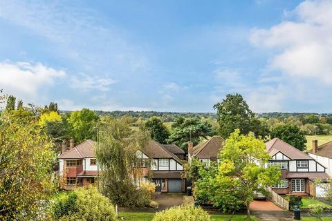 2 bedroom apartment for sale, LEWIS COURT, HIGHBURY DRIVE, LEATHERHEAD, KT22