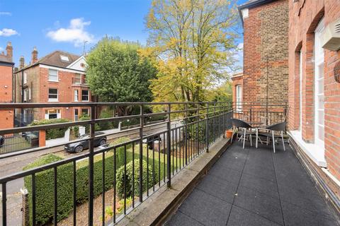 2 bedroom flat to rent, Canfield Gardens, South Hampstead NW6