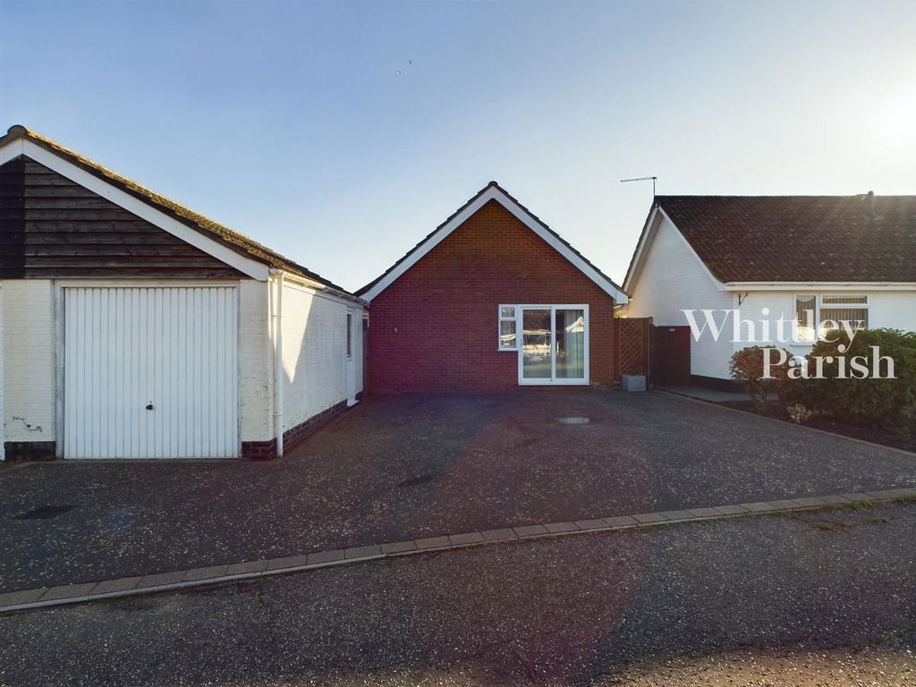 Millway Avenue, Roydon, Diss 2 bed detached bungalow for sale £325,000