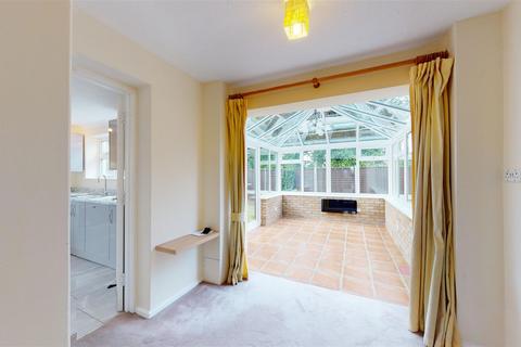 3 bedroom semi-detached house to rent, Chatsworth Road, Stamford