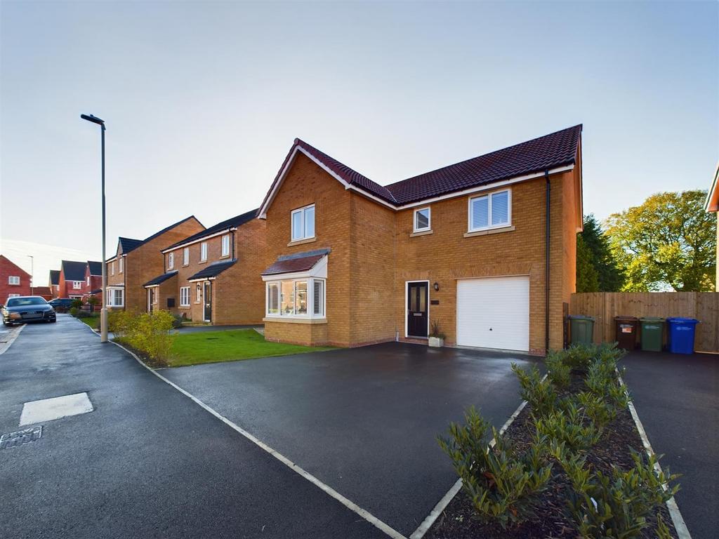 Mustang Road, Scarborough YO12 4 bed detached house for sale £304,950