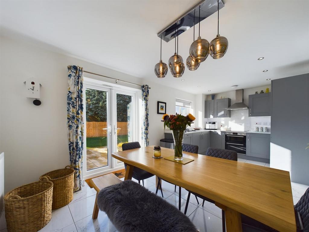 Mustang Road, Scarborough YO12 4 bed detached house for sale £304,950