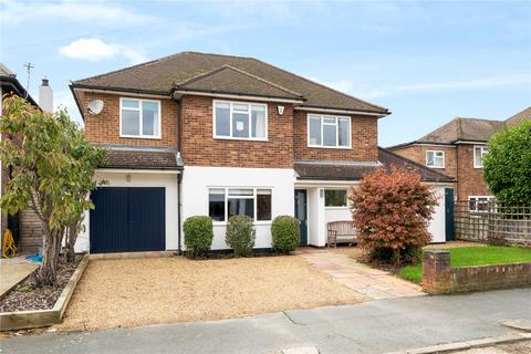 28 Broadfields, East Molesey, KT8 0BW