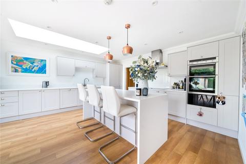 28 Broadfields, East Molesey, KT8 0BW