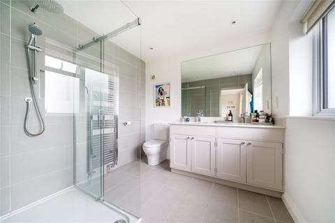 28 Broadfields, East Molesey, KT8 0BW