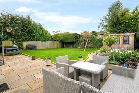 28 Broadfields, East Molesey, KT8 0BW
