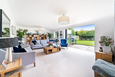 28 Broadfields, East Molesey, KT8 0BW